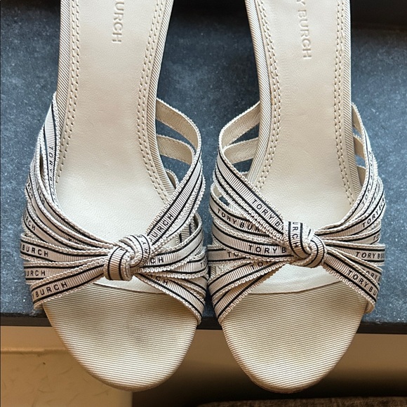 Tory Burch Ribbon Heel Sandel - Picture 7 of 7